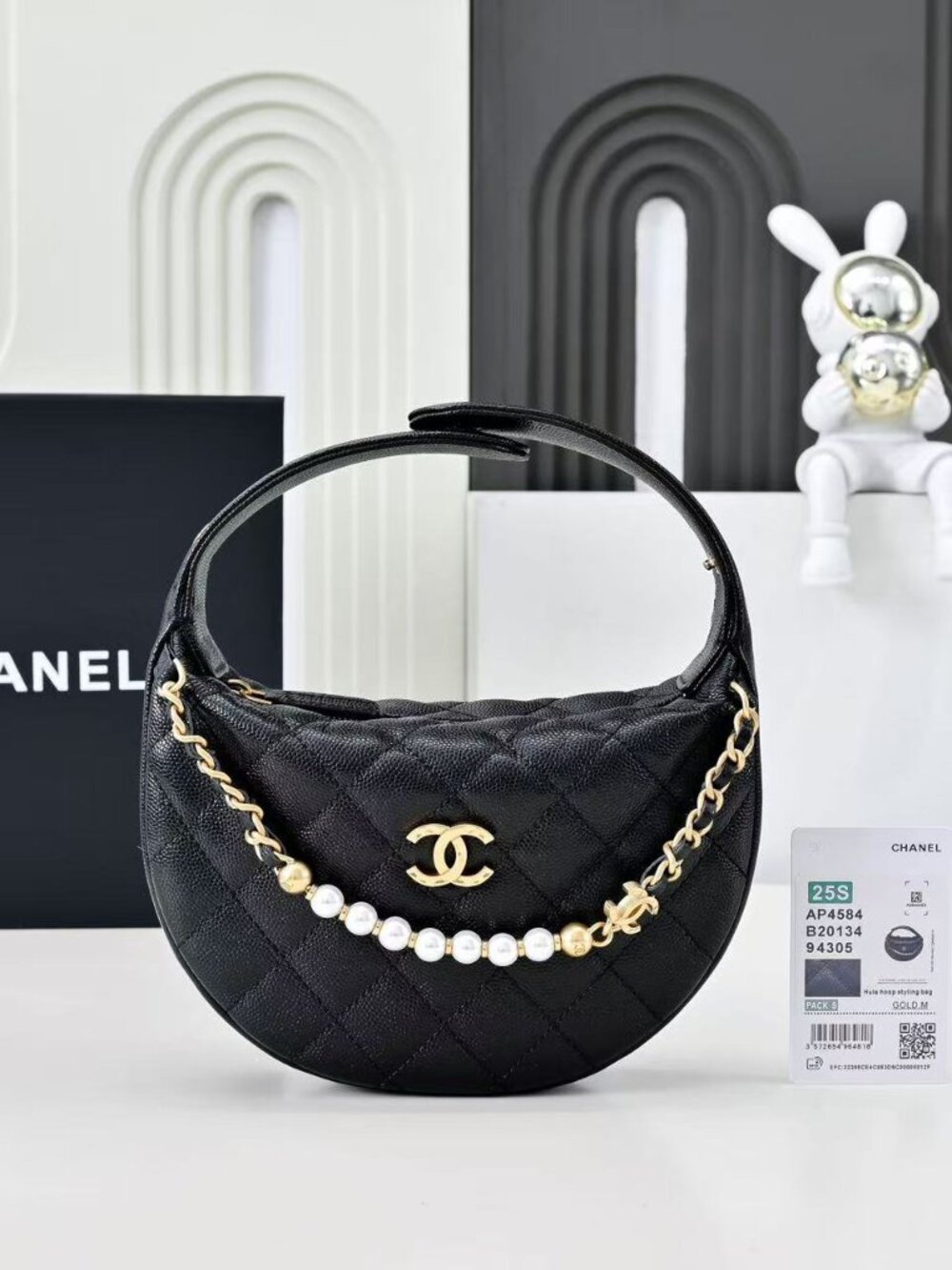 Classic CHANEL bag: A Stylish and Versatile Choice for Elegance